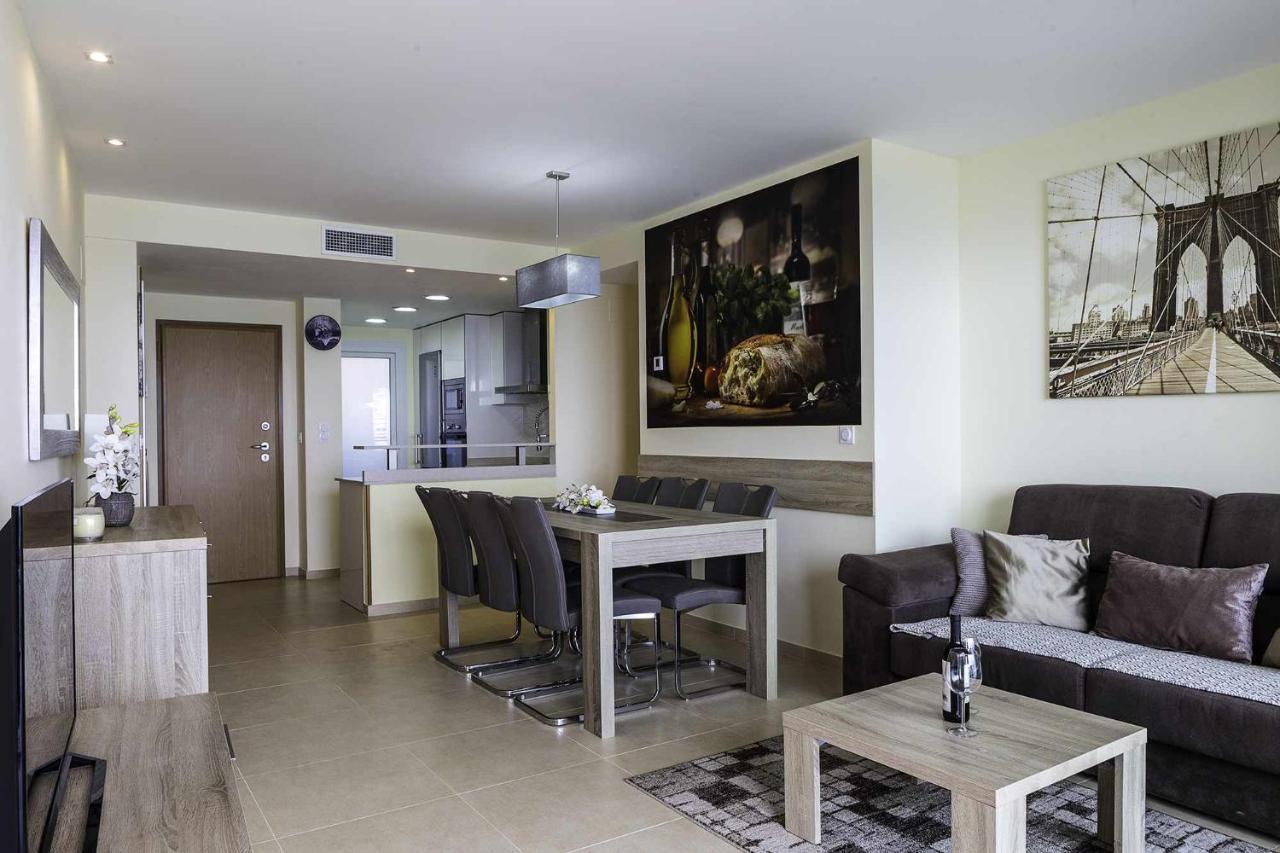 Apartamento Sea Senses Victoria Frente Al Mar Torrevieja Bagian luar foto