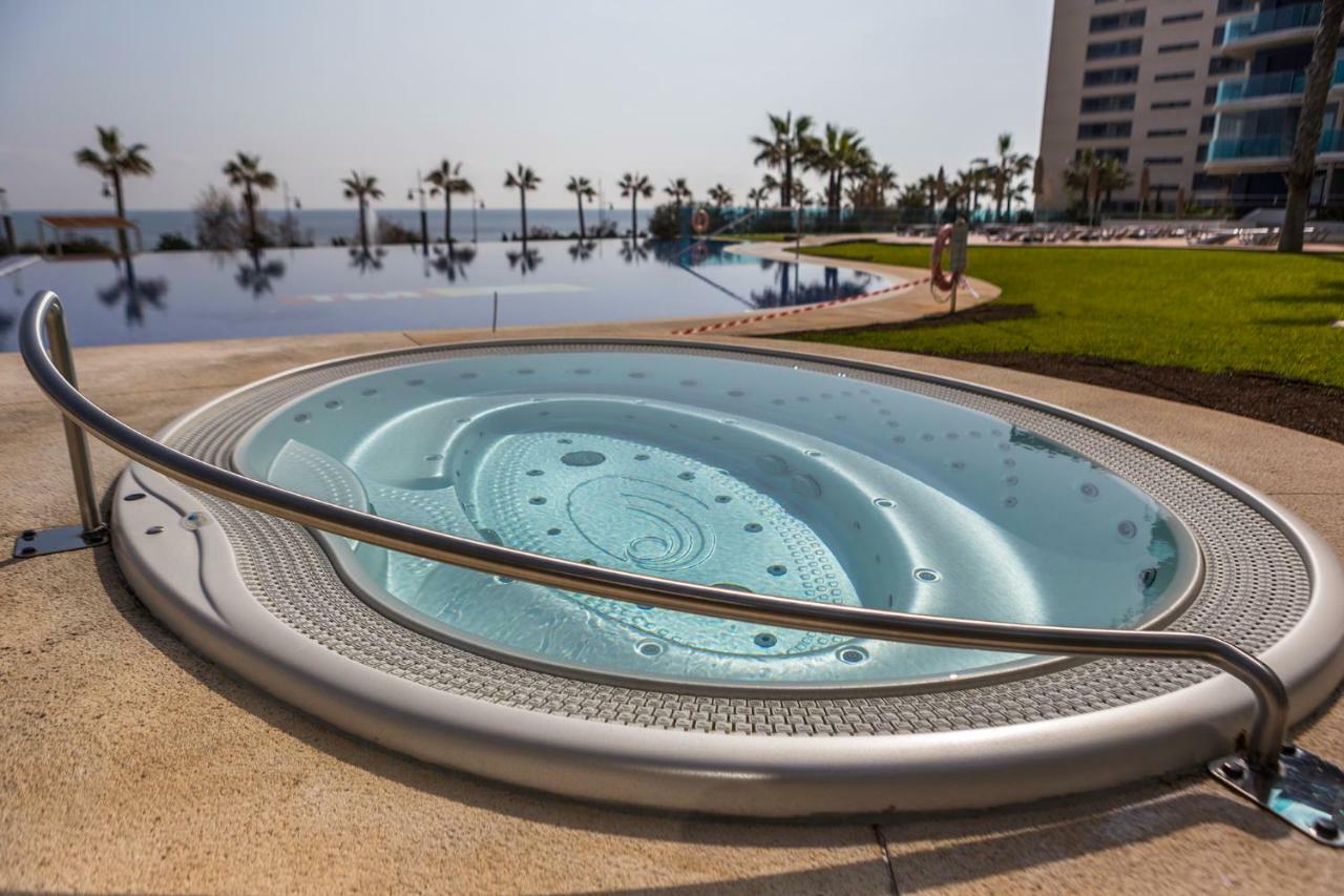 Apartamento Sea Senses Victoria Frente Al Mar Torrevieja Bagian luar foto